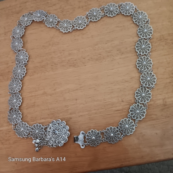 🌸 Metallic Silvertone Floral Belt - Picture 5 of 6